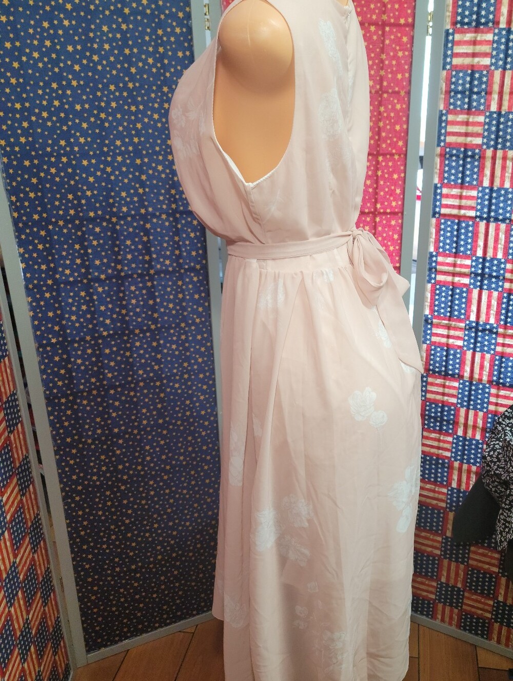 Sleeveless Blush Pink V-Neck Midi Dress - Picture 2 of 3